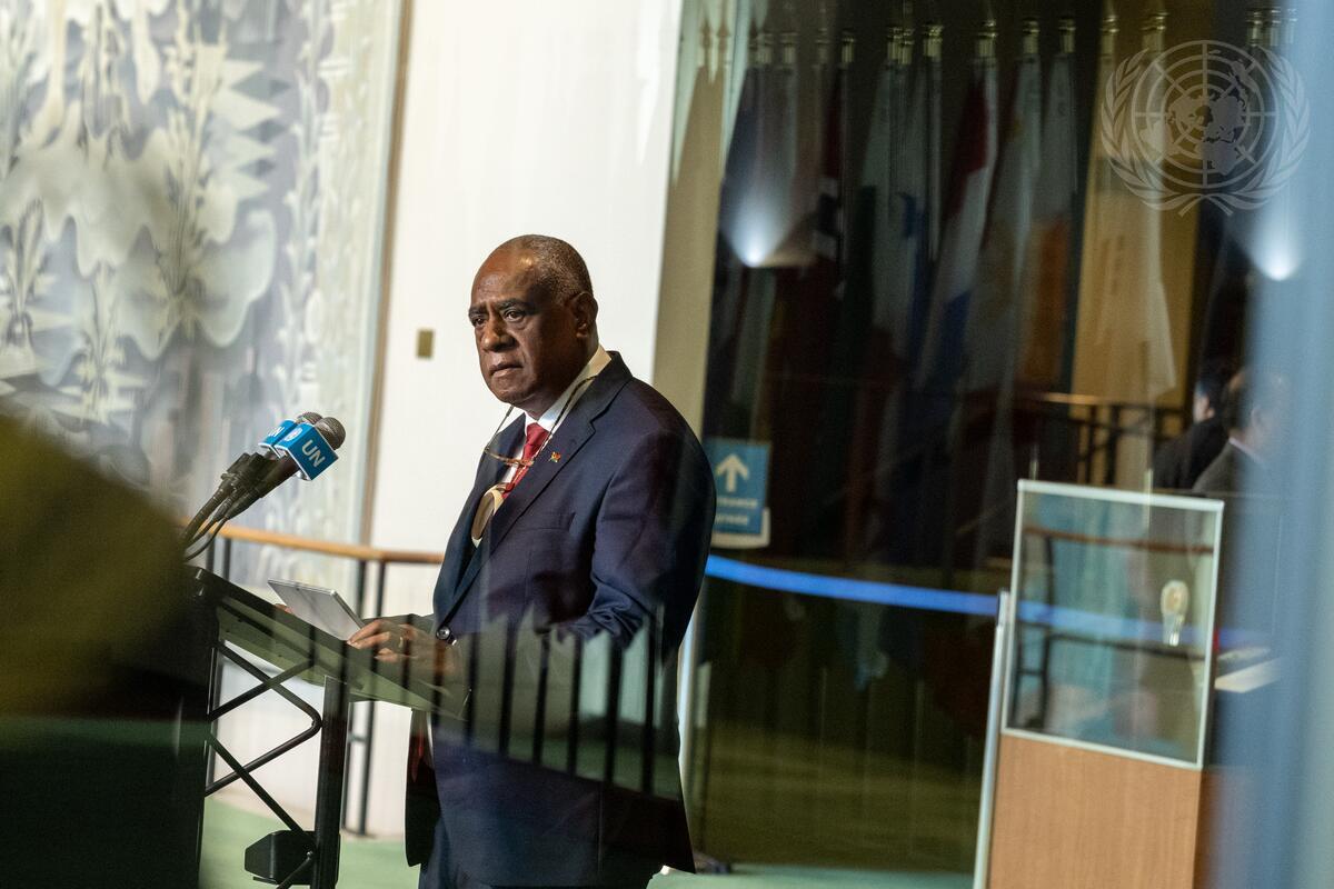 UN7979455__MEB6049_Standard